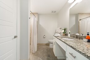 Amazing 4Bed Condo Steps from French Quarter!