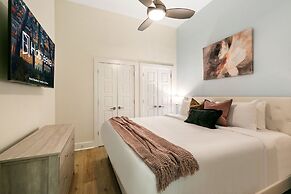 Amazing 4Bed Condo Steps from French Quarter!