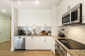 Amazing 4Bed Condo Steps from French Quarter!