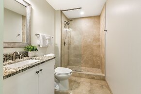 Amazing 4Bed Condo Steps from French Quarter!