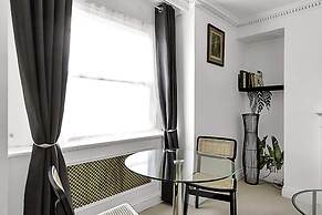 Beautiful Two Bed Abode Near Chelsea