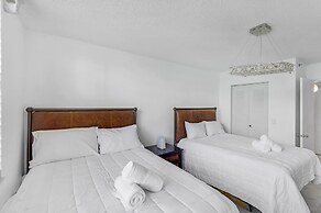 Modern 2 Bedroom Condo in Aventura
