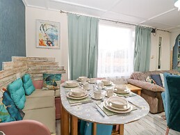 White Rabbit, Cross Lane