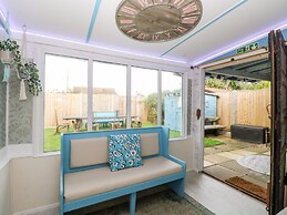 White Rabbit, Cross Lane