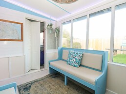 White Rabbit, Cross Lane