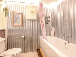 White Rabbit, Cross Lane