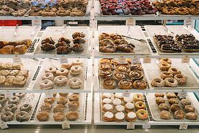 Sonder by Marriott Bonvoy Apollon Apartments Old Montreal