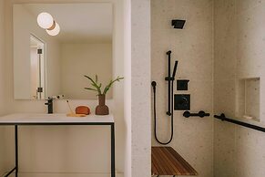 Sonder by Marriott Bonvoy The Craftsman Apartments Downtown LA