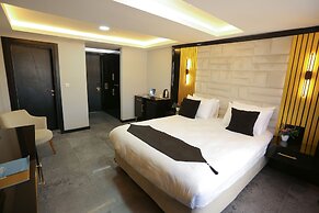 KY Continental Apartments