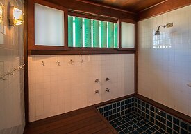 Casa com Cinco Quartos Pé na Areia