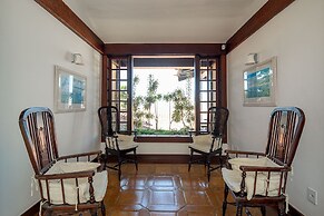 Casa com Cinco Quartos Pé na Areia