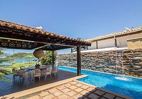 Casa com Cinco Quartos Pé na Areia