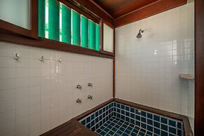 Casa com Cinco Quartos Pé na Areia