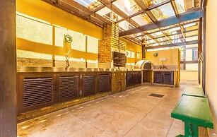 Casa com Cinco Quartos Pé na Areia