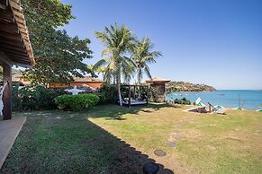 Casa com Cinco Quartos Pé na Areia