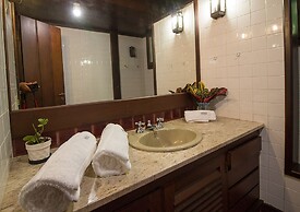 Casa com Cinco Quartos Pé na Areia