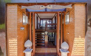 Casa com Cinco Quartos Pé na Areia