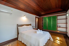 Casa com Cinco Quartos Pé na Areia