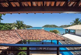 Casa com Cinco Quartos Pé na Areia