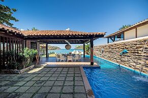 Casa com Cinco Quartos Pé na Areia