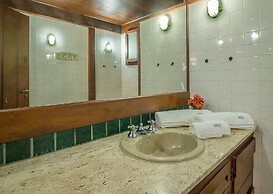 Casa com Cinco Quartos Pé na Areia