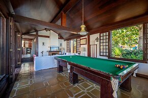 Casa com Cinco Quartos Pé na Areia