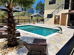 Casa Privativa com Piscina na Ferrugem