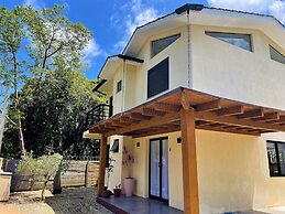 Casa Privativa com Piscina na Ferrugem