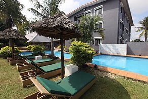 Coconut Palms Resort & Diamond Casino