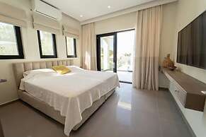 Villa Halcyon in St Stefanos Bay