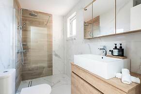 3BD Apt Next to The Ellinikon