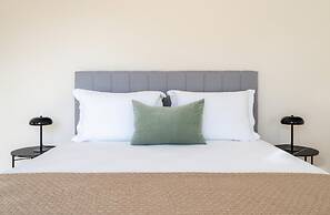 3BD Apt Next to The Ellinikon