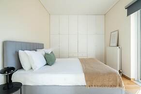 3BD Apt Next to The Ellinikon