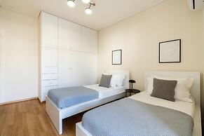 3BD Apt Next to The Ellinikon