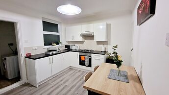 Gillingham Home - Sleeps 4 - Comfort & Convenience