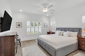 22811 Ann Miller - Saltwater Solace 4 Bedroom Home by RedAwning