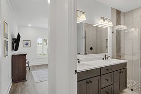 22811 Ann Miller - Saltwater Solace 4 Bedroom Home by RedAwning