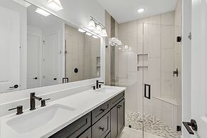 22811 Ann Miller - Saltwater Solace 4 Bedroom Home by RedAwning