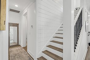 22811 Ann Miller - Saltwater Solace 4 Bedroom Home by RedAwning