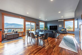 Spring Haus 2 Bedroom Home by RedAwning