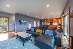 Spring Haus 2 Bedroom Home by RedAwning