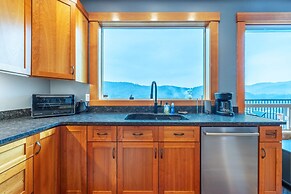 Spring Haus 2 Bedroom Home by RedAwning