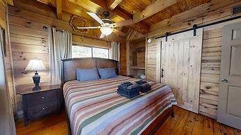 Chelle's Sanctuary 2 Bedroom Cabin by RedAwning