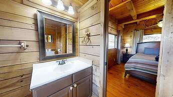 Chelle's Sanctuary 2 Bedroom Cabin by RedAwning