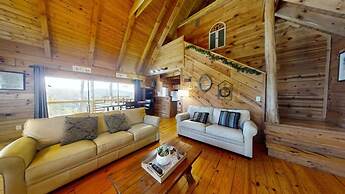 Chelle's Sanctuary 2 Bedroom Cabin by RedAwning