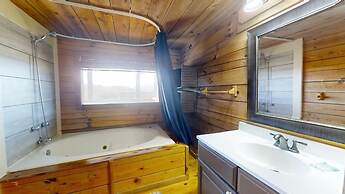Chelle's Sanctuary 2 Bedroom Cabin by RedAwning