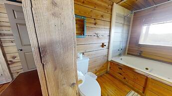 Chelle's Sanctuary 2 Bedroom Cabin by RedAwning