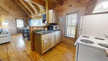 Chelle's Sanctuary 2 Bedroom Cabin by RedAwning