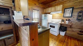 Chelle's Sanctuary 2 Bedroom Cabin by RedAwning