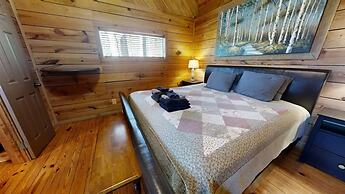 Chelle's Sanctuary 2 Bedroom Cabin by RedAwning